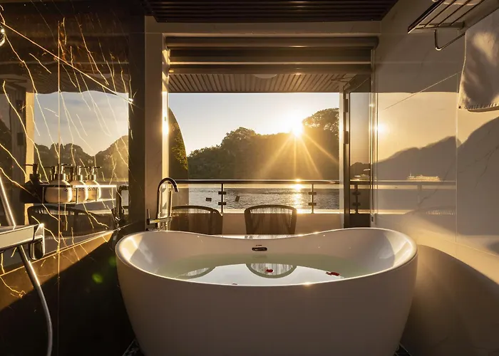 Botel Aqua Lux Lan Ha Bay Cruise 5*