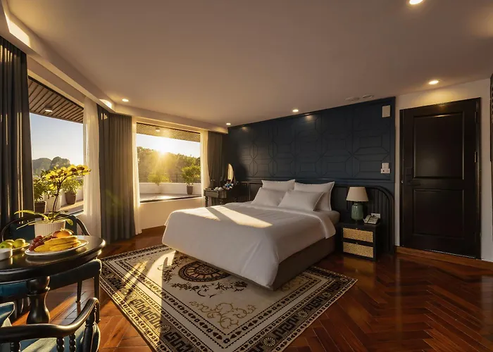 Botel Aqua Lux Lan Ha Bay Cruise 5*