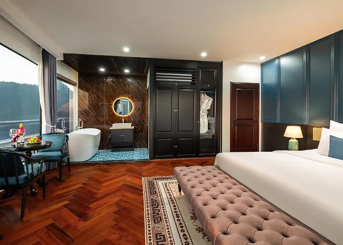 Aqua Lux Lan Ha Bay Cruise Botel 5*