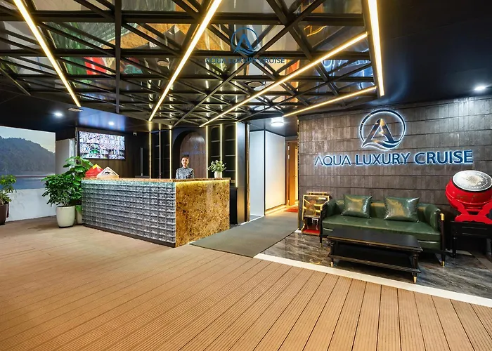 Aqua Lux Lan Ha Bay Cruise Botel